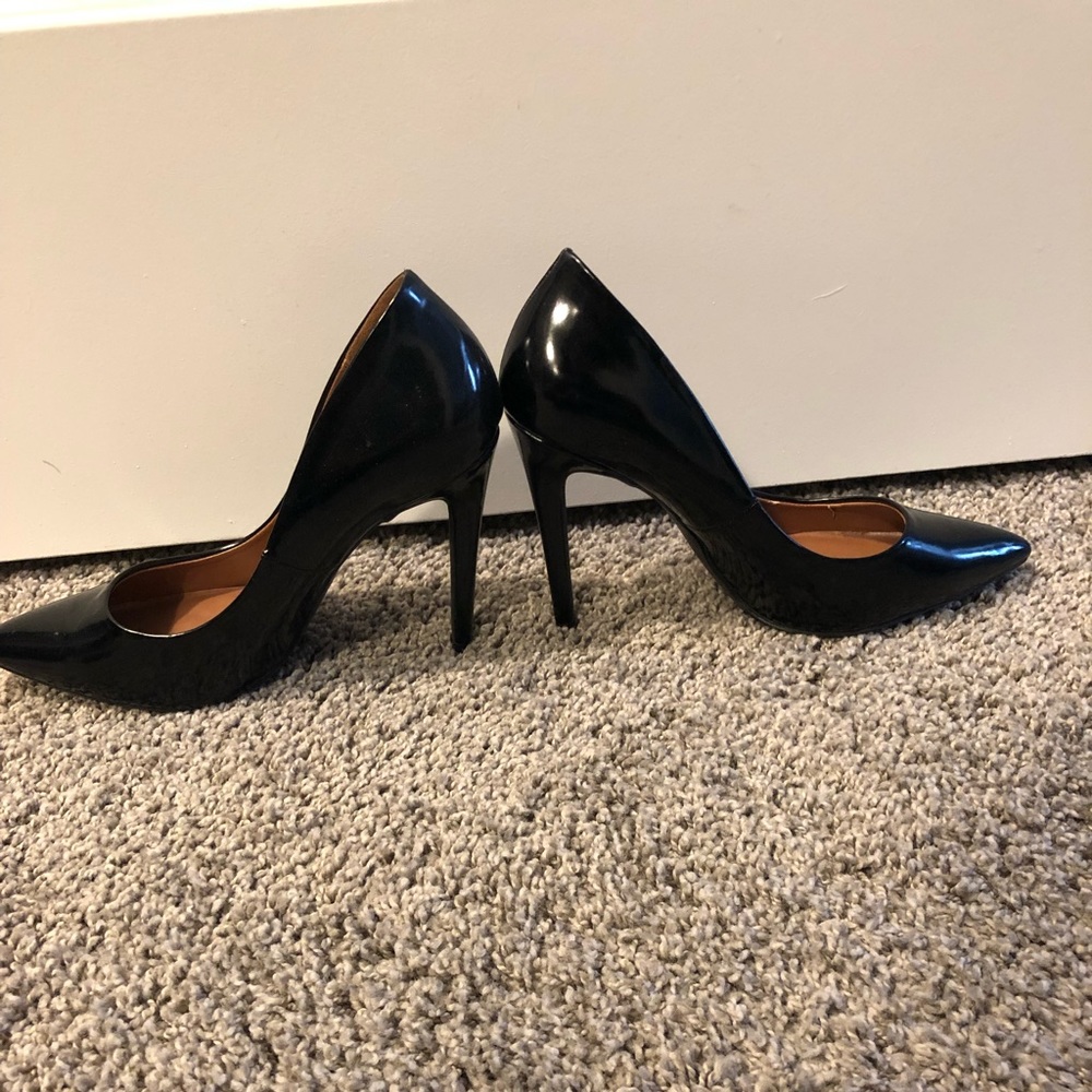 Mossimo black pumps.